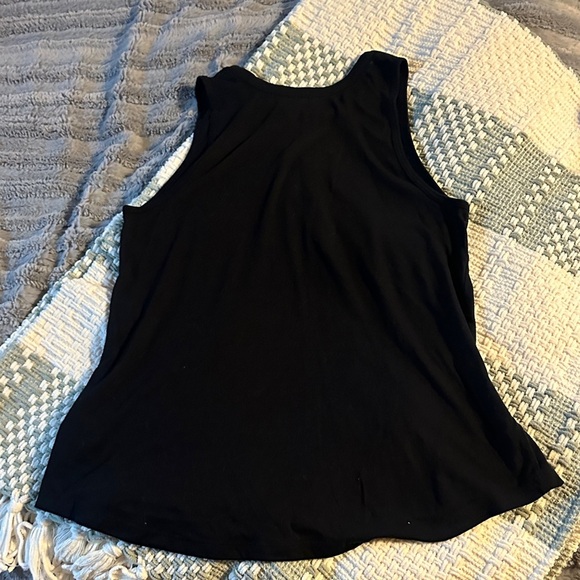 Women’s Old Navy tank top - Picture 4 of 4